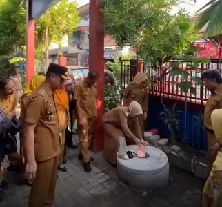 Camat Mariso Edukasi “Teba” sebagai Pengolahan Sampah yang Bijak