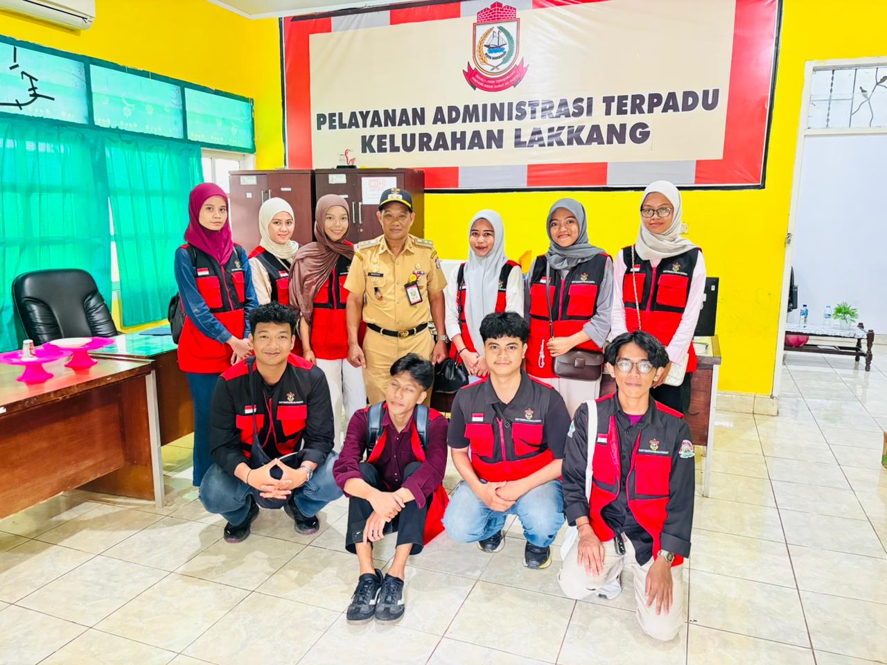 Lurah Lakkang Terima Mahasiswa KKN Universitas Hasanuddin